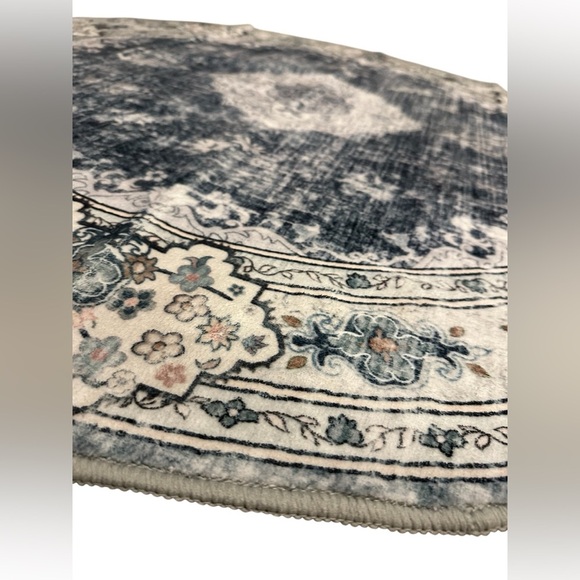 New! 4 foot round area rug vintage blue design - Picture 2 of 6